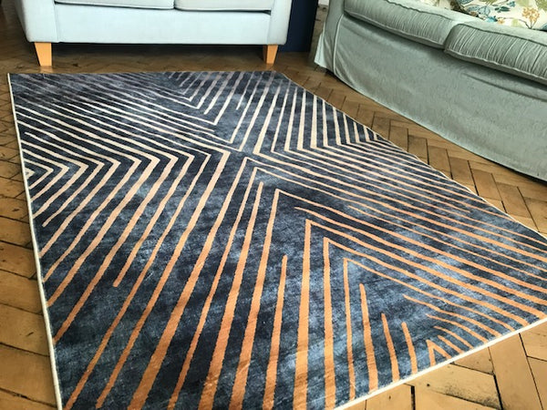 SILKE Wilton woven rug with geometric pattern 130 x 190 cm - 1 only