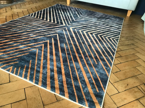 SILKE Wilton woven rug with geometric pattern 130 x 190 cm - 1 only