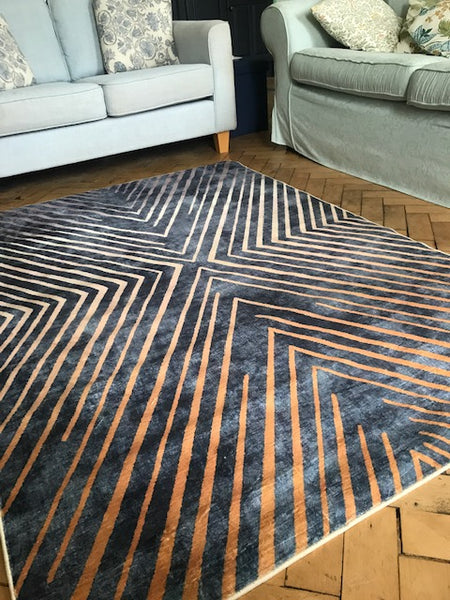 SILKE Wilton woven rug with geometric pattern 130 x 190 cm - 1 only