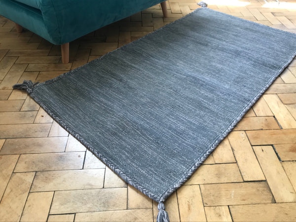 Grey wool/cotton rug
